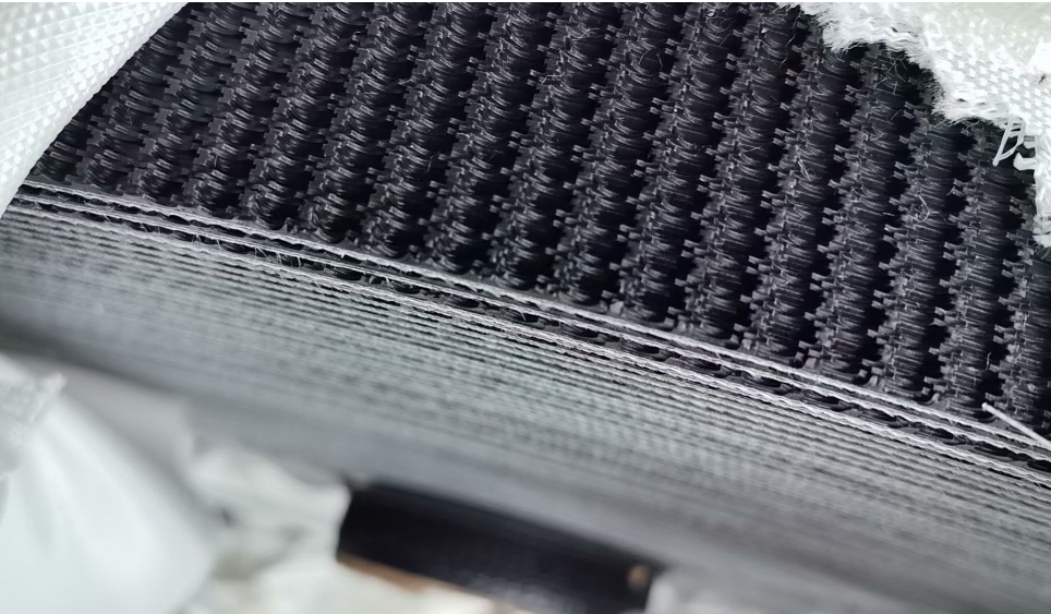 托辊产品的结构一般包括一根固定轴