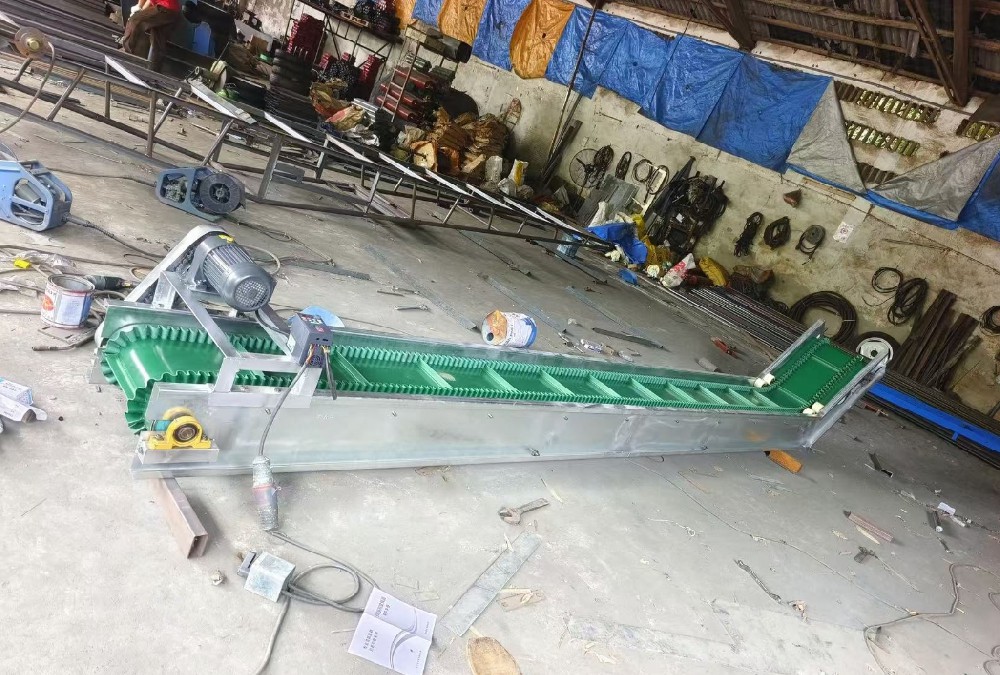 成都双翼输送机厂家  成都输送机厂家   四川输送机厂家   输送机厂家成都   输送机厂家四川